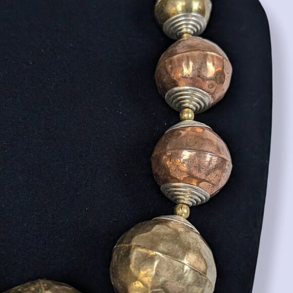 V. Hollow Bead Chunky Statement Necklace - Picture 3 of 5